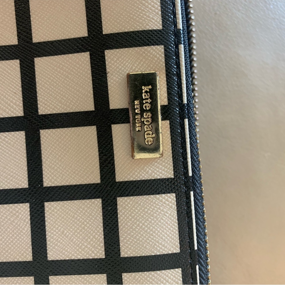 Kate Spade Wallet - Picture 4 of 7